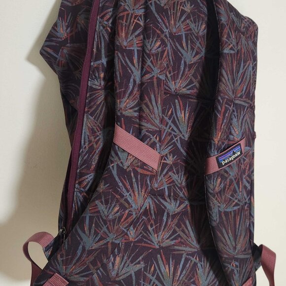 Patagonia Fieldsmith Roll Top Pack Backpack 30L Grasslands Night Plum - Picture 2 of 6